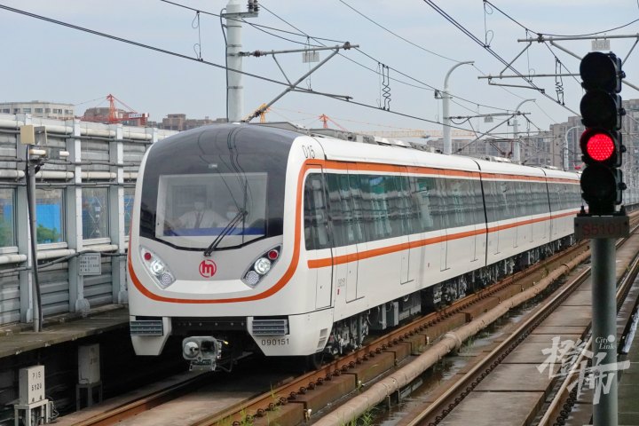 车更大等车时间更短换乘很方便坐上了杭州地铁9号线的临平居民却担心