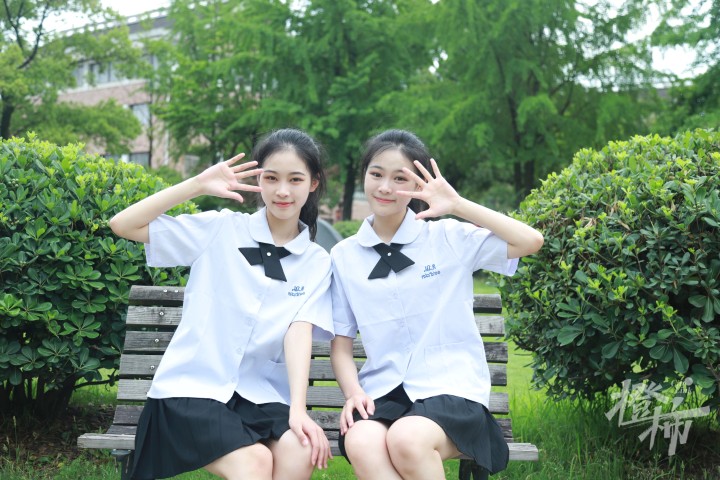 在绍兴长大的这对双胞胎姐妹花,今年双双被全省唯一的越剧本科录取